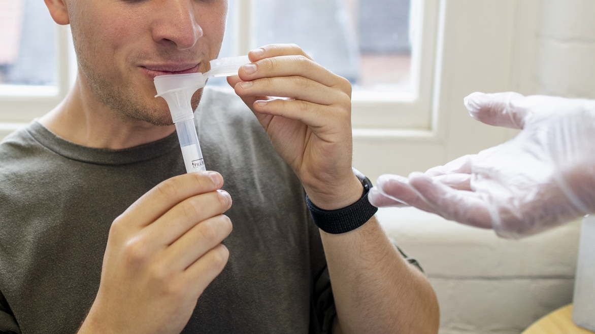 We wstępnym badaniu na 1175 osobach test wykazał 94-proc. czułość i 84–90-proc. swoistość