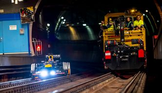Bolid F1 wjechał na tory. Zaskakujące obrazki w metrze