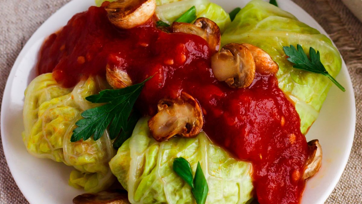 Gołąbki postne z kaszą gryczaną i pieczarkami