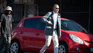 "Ukrywa się z nową partnerką". Ujawnili, jak żyje Pistorius po wyjściu z więzienia