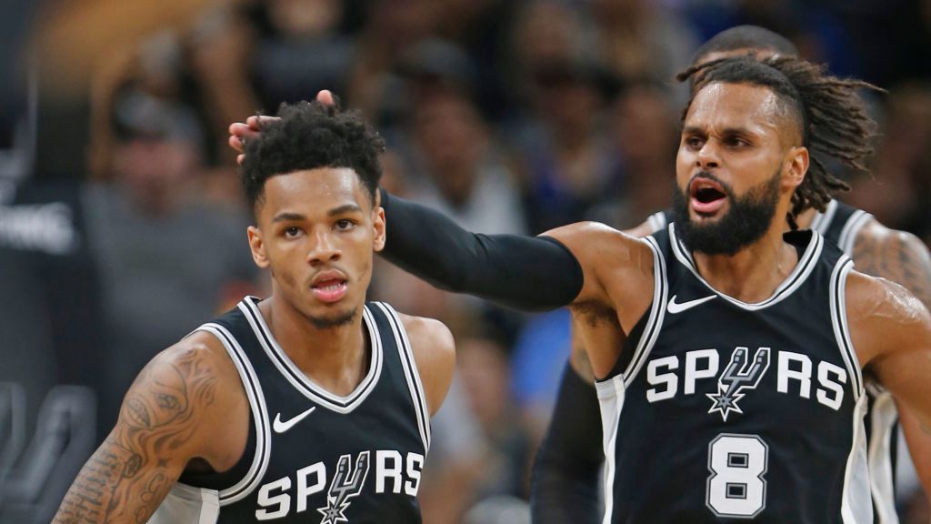 Getty Images / Ronald Cortes/Getty Images / Na zdjęciu: Dejounte Murray (z lewej) i Patty Mills (z prawej)