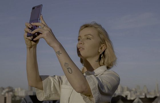 Maffashion promuje smartfona Samsung Galaxy Z Flip (wideo)