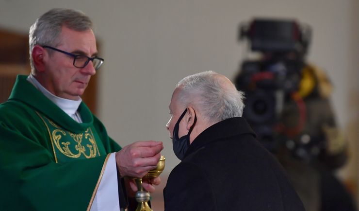 Starachowiccy policjanci mogą mieć problemy? Chodzi o mszę z udziałem Jarosława Kaczyńskiego