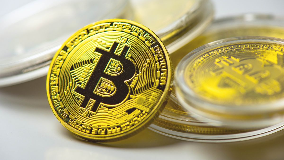 HUAI'AN, CHINA - OCTOBER 30: The photo illustration shows the Bitcoin model commemorative coins on October 30, 2024 in Huai'an, Jiangsu Province of China. Bitcoin rose above $70,000 for the first time since June in the early evening U.S. hours on October 28. (Photo illustration by VCG/VCG via Getty Images)
