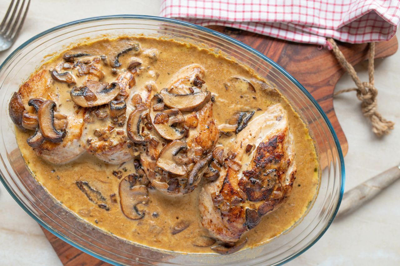 A classic made easy: Quick chicken with mushroom sauce