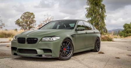 Wojskowa zieleń na karoserii BMW M5