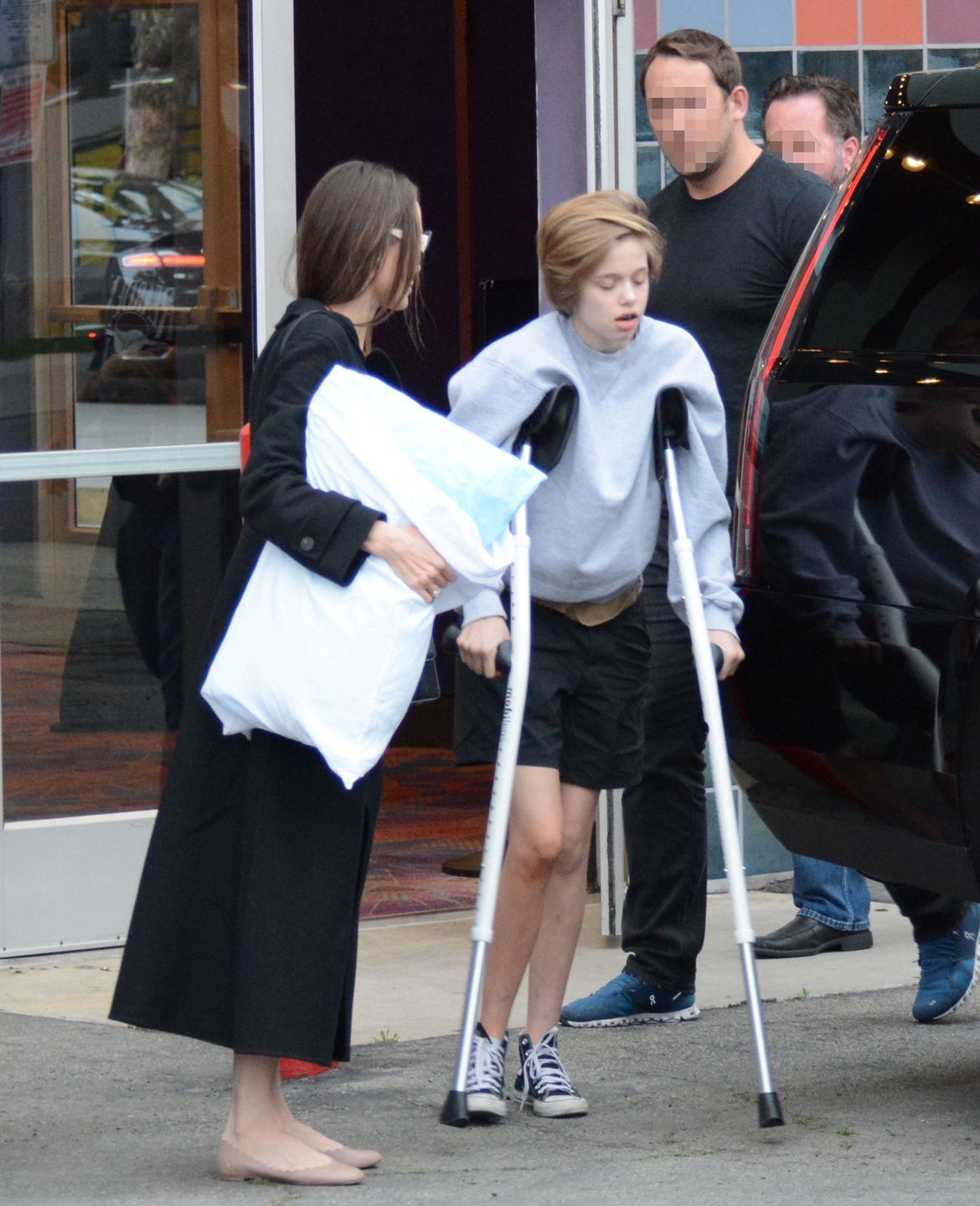 Angelina Jolie idzie do kina z córkami
