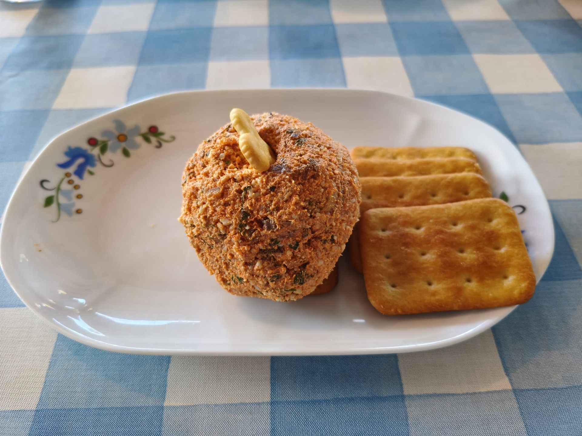 Pasta rybna z krakersami