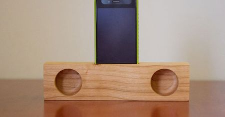Minimalizm w czystej postaci - dock nie potrzebuje prądu