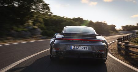 Porsche 911 Turbo S debiutuje z hybrydowym napędem. Nigdy nie było tak mocne