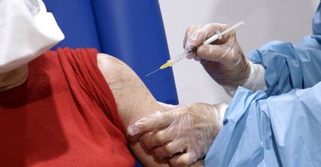 Szczepienia przeciwko COVID-19. 750 punktów szczepień dostanie mniej dawek niż planowało