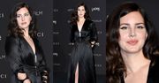 Mroczna Lana del Rey gra nogą w czarnej kreacji Gucci