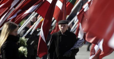 Większość Łotyszy chciałoby emigrować