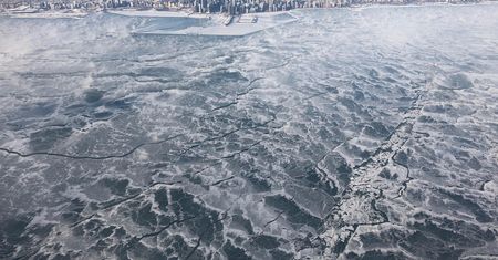 Zamarznięte jezioro Michigan wygląda jak z filmu katastroficznego