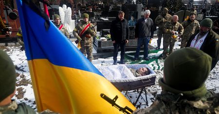 Wojna w Ukrainie. Pochowany z honorami, żołnierze oddali mu cześć
