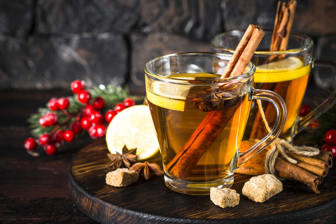 Jesienna aranżacja stołu – jak ozdobić strefę jadalnianą?