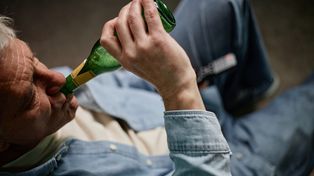 Tyle płaci ZUS. "Renta alkoholowa" wyższa po waloryzacji