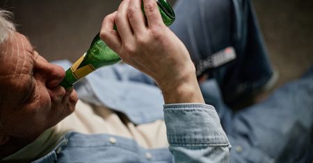 Tyle płaci ZUS. "Renta alkoholowa" wyższa po waloryzacji