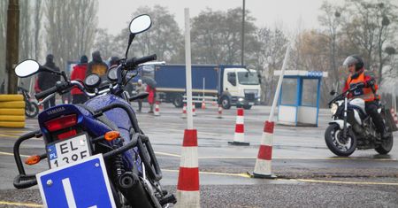 Dramatyczny wypadek na egzaminie na prawo jazdy w Lesznie