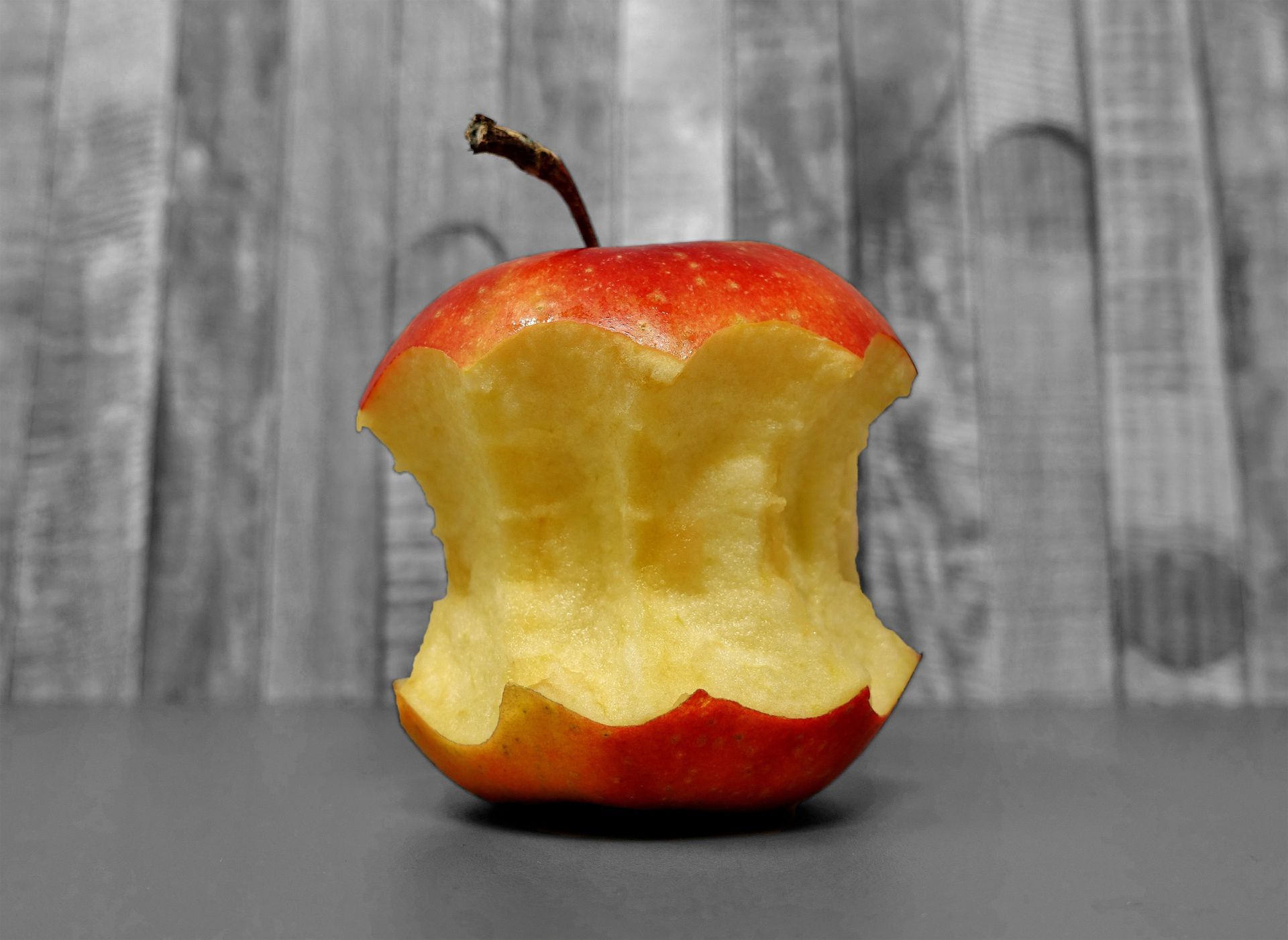 Sprzedaż nowych iPhone'ów poniżej oczekiwań? Apple wytacza ciężkie działa, by ją dopompować 1
