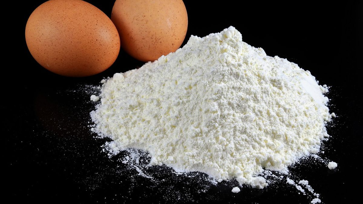 Biała mąka pszenna (przemysłowa), zaw. białka 9% (wzbogacona, bielona)