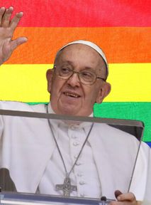 Papież Franciszek murem za LGBT+. Pogroził palcem duchownym