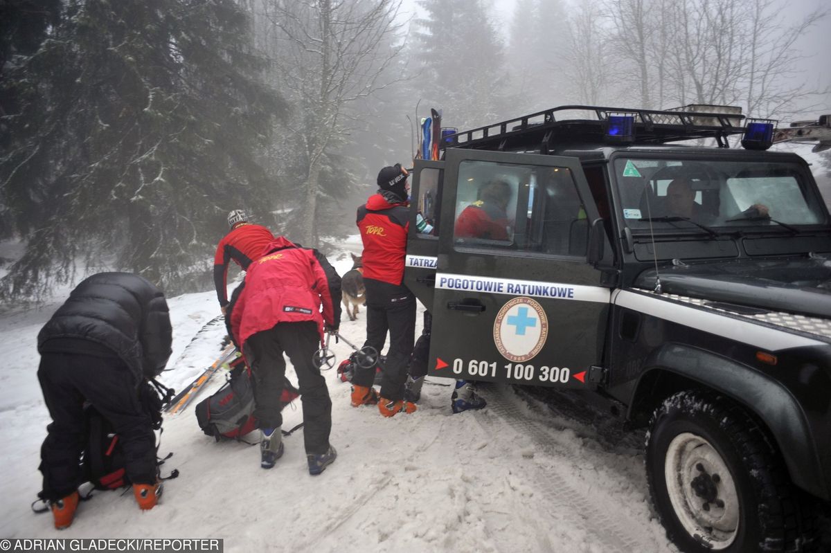Turyści w adidasach poszli w Tatry. Na pomoc ruszyło 12 ratowników TOPR