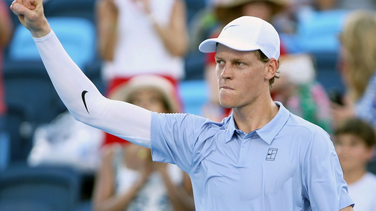 PAP/EPA / MARK LYONS  / Na zdjęciu: Jannik Sinner