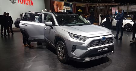Debiutuje europejska wersja Toyoty RAV4. Wersja hybrydowa mocniejsza od Camry