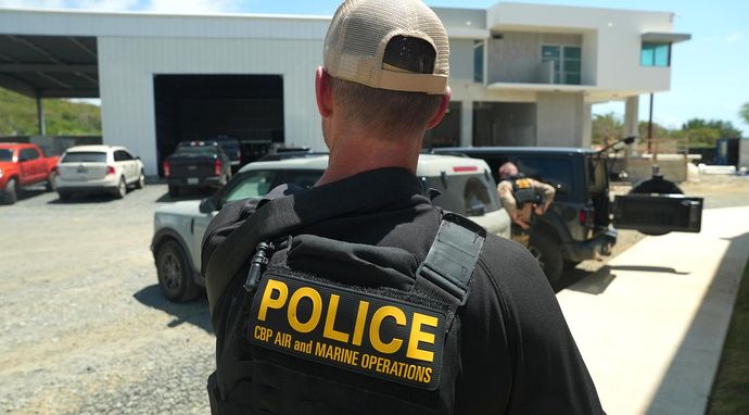 Złapać przemytnika: Misja na Karaibach