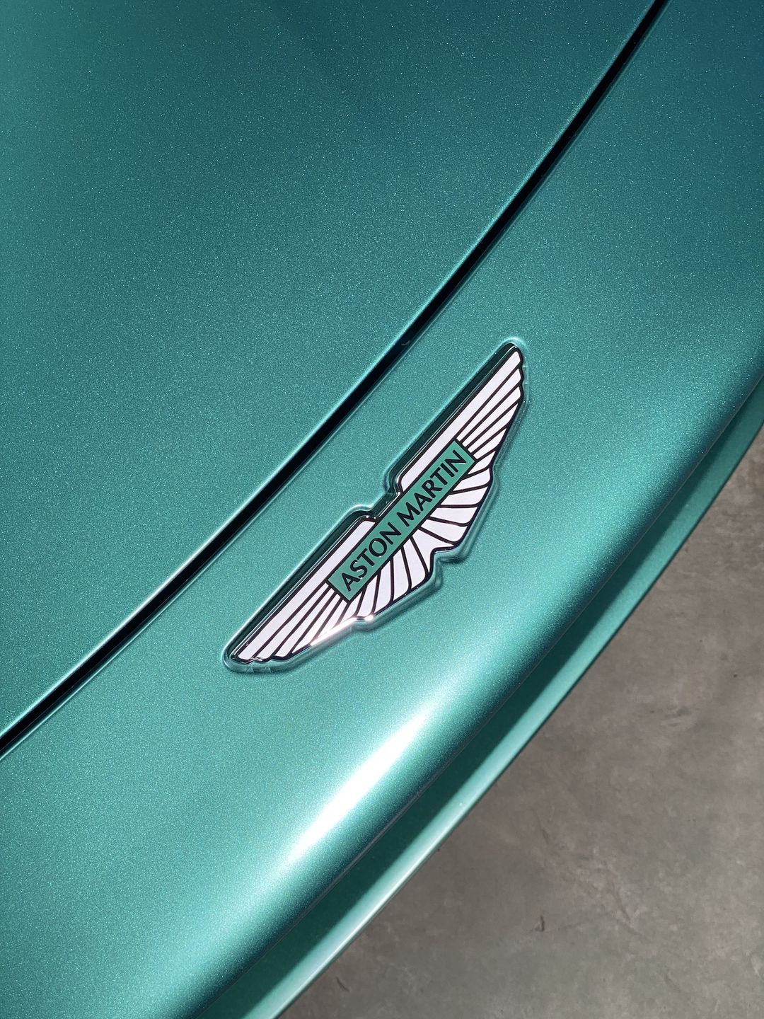 Aston Martin DB12 – polska premiera