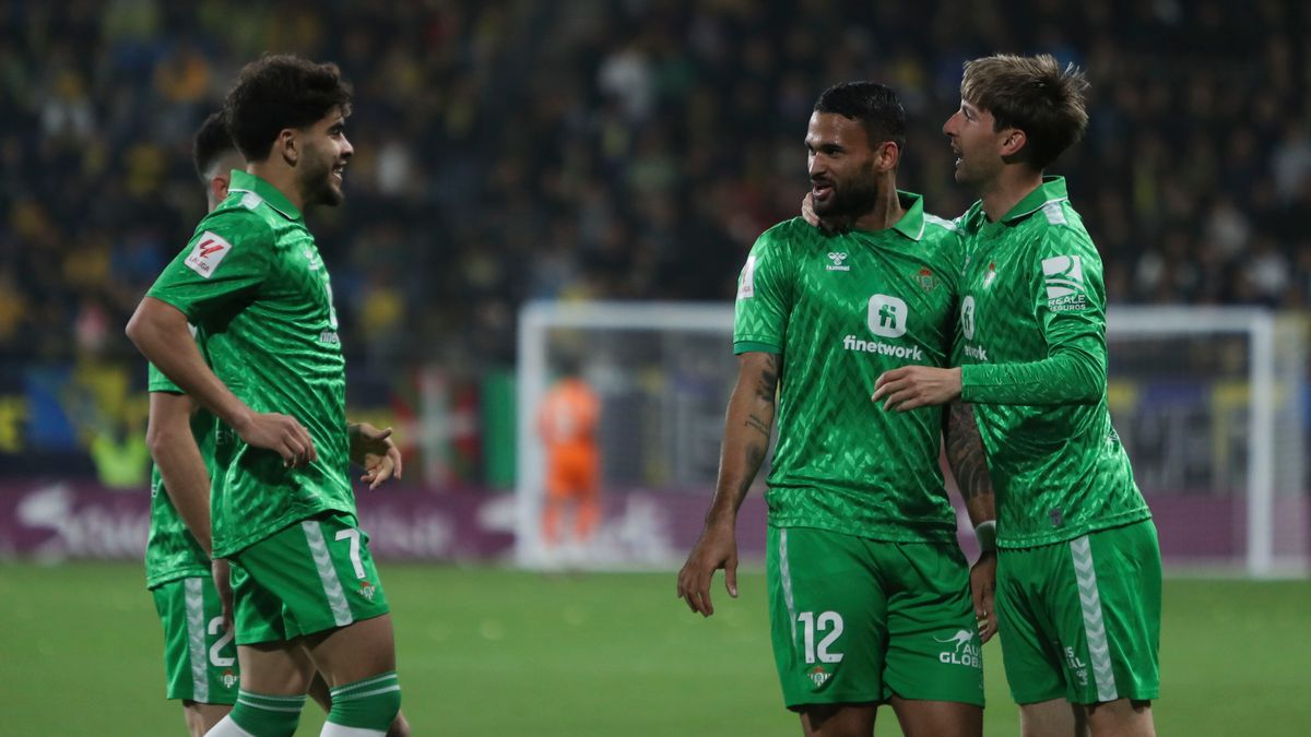 PAP/EPA / PAP/EPA/Roman Rios / Real Betis dzięki wygranej w La Lidze awansował na 6. miejsce
