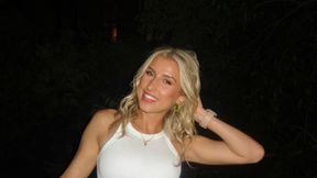 Mieszka w USA. Jej ojciec to legenda polskiego sportu