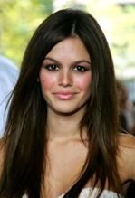 Rachel Bilson woli kanapę od Rzymu