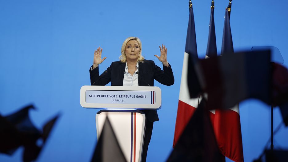 Marine Le Pen na ostatniej prostej przed II turą wyborów prezydenckich we Francji PAP/EPA/IAN LANGSDON