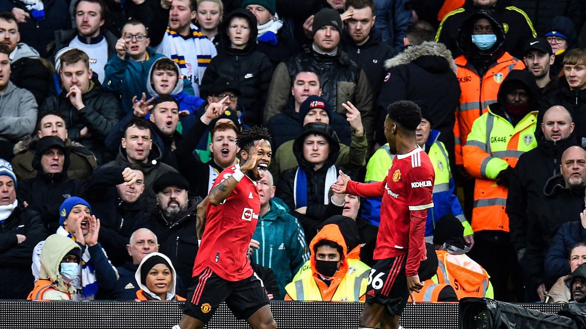Zdjęcie okładkowe artykułu: PAP/EPA / PETER POWELL / Na zdjęciu: radość piłkarzy Manchesteru United