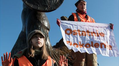 Ostatnie Pokolenie z zarzutami. Aktywistki oblały pomnik Syrenki