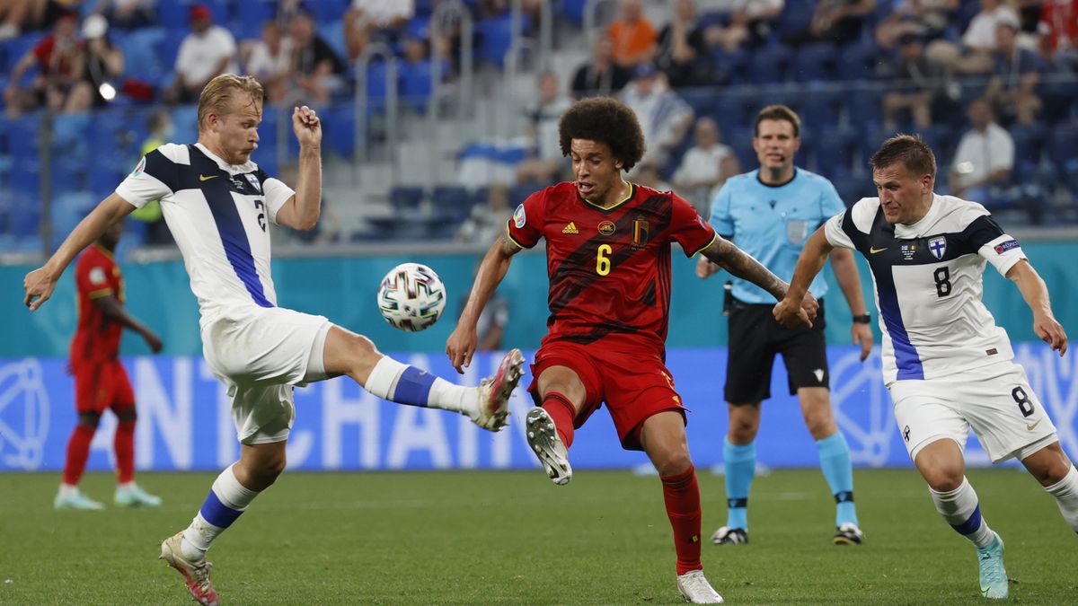 PAP/EPA / Anatoly Maltsev / Na zdjęciu od lewej: Joel Pohjanpalo, Axel Witsel i Robin Lod