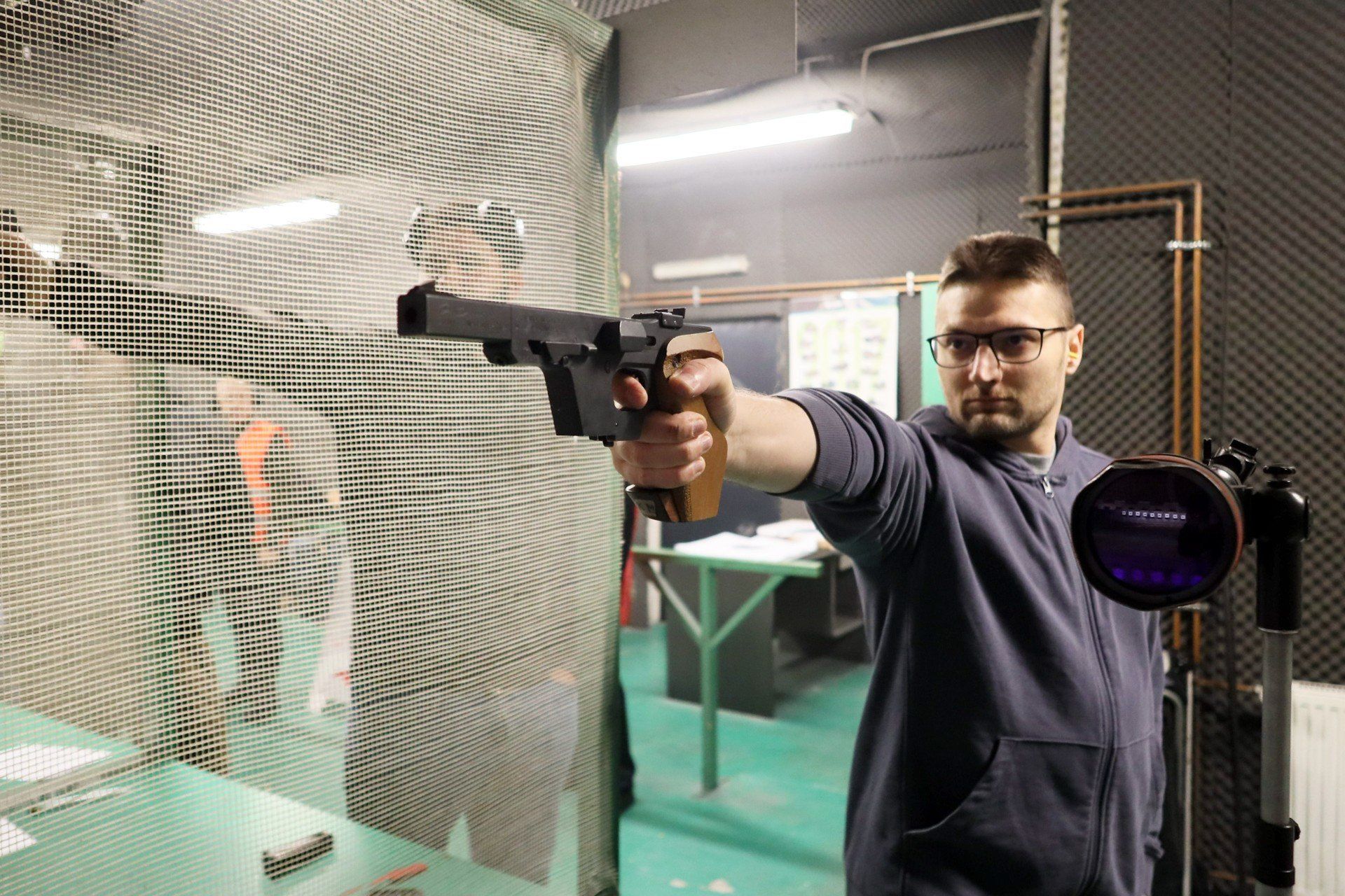 Strzelcy na medal i w sercu historii. Zawody strzeleckie o Puchar Niepodległości w lubelskim klubie &#34;Snajper&#34;.
