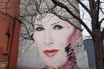 Mural z Korą zdewastowany. Wiadomo, co dalej. Fanom pękają serca