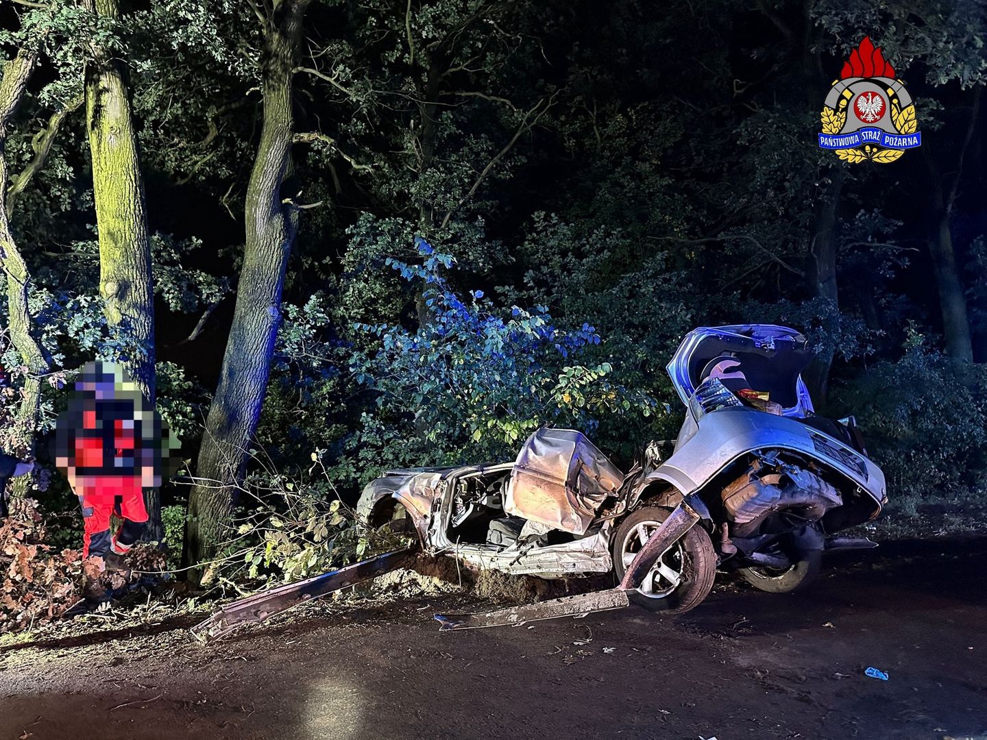 Koszmarny wypadek w Toruniu. 20-letni kierowca zginął na miejscu