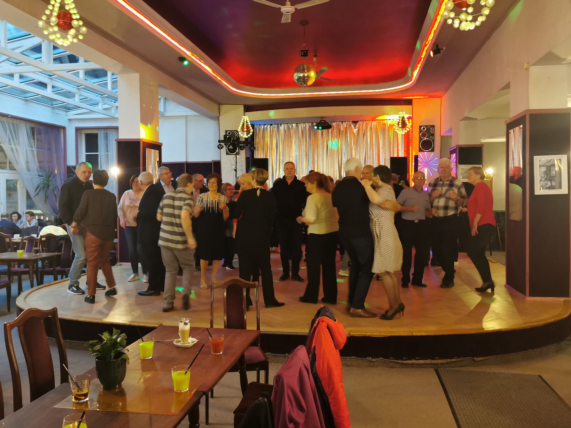 Seniorzy schodzili z parkietu tylko podczas przerw