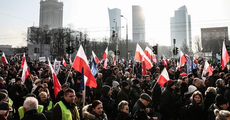 Tłumy wspierają Lecha Wałęsę w Warszawie (ZDJĘCIA)