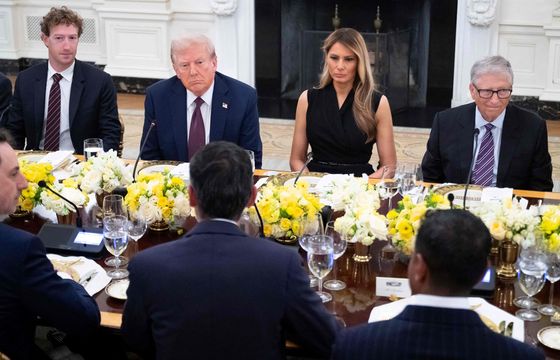 Hołd waszyngtoński. Szefowie big techów nie mogą przestać dziękować Trumpowi