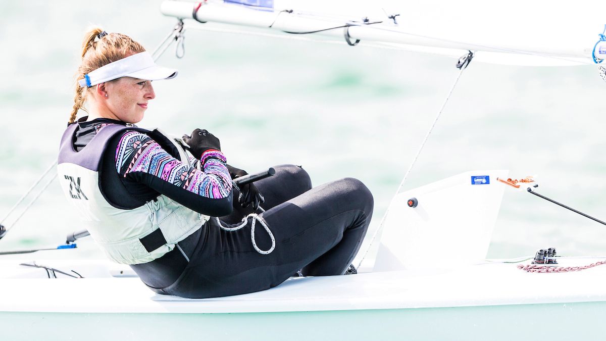 Zdjęcie okładkowe artykułu: Materiały prasowe / Pedro Martinez / Sailing Energy / World Sailing / Na zdjęciu: Agata Barwińska w olimpijskiej klasie Laser Radial