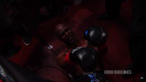 Bolesne pożegnanie Hopkinsa. "Kat" po ataku rywala wypadł z ringu (wideo)