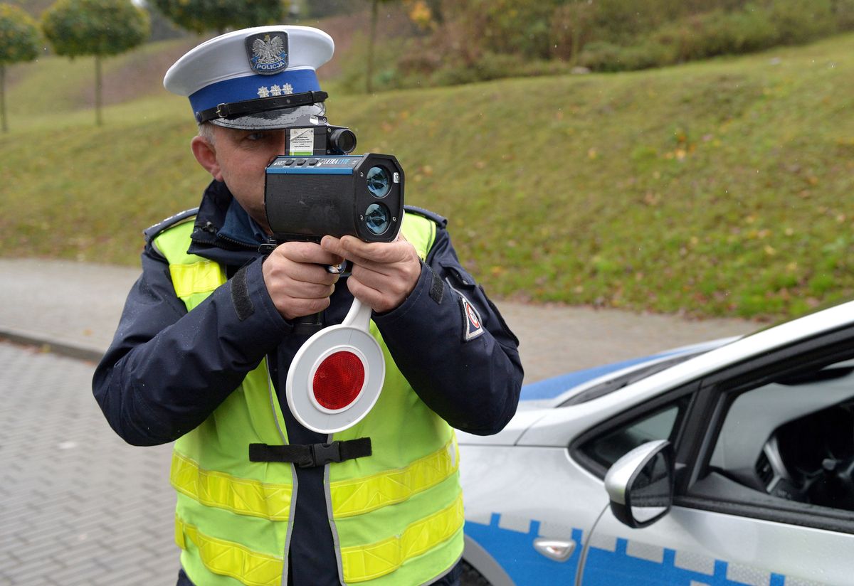 Warszawa. Policja zatrzymała kierowcę, który dwukrotnie przekroczył prędkość [zdj. ilustracyjne]