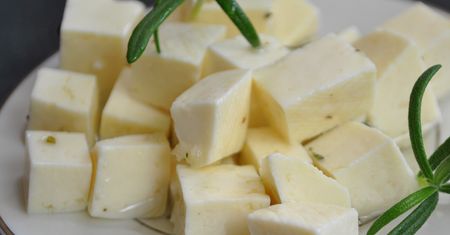 Zajadamy się oscypkiem, a ignorujemy inny pyszny ser. Prawdziwy skarb