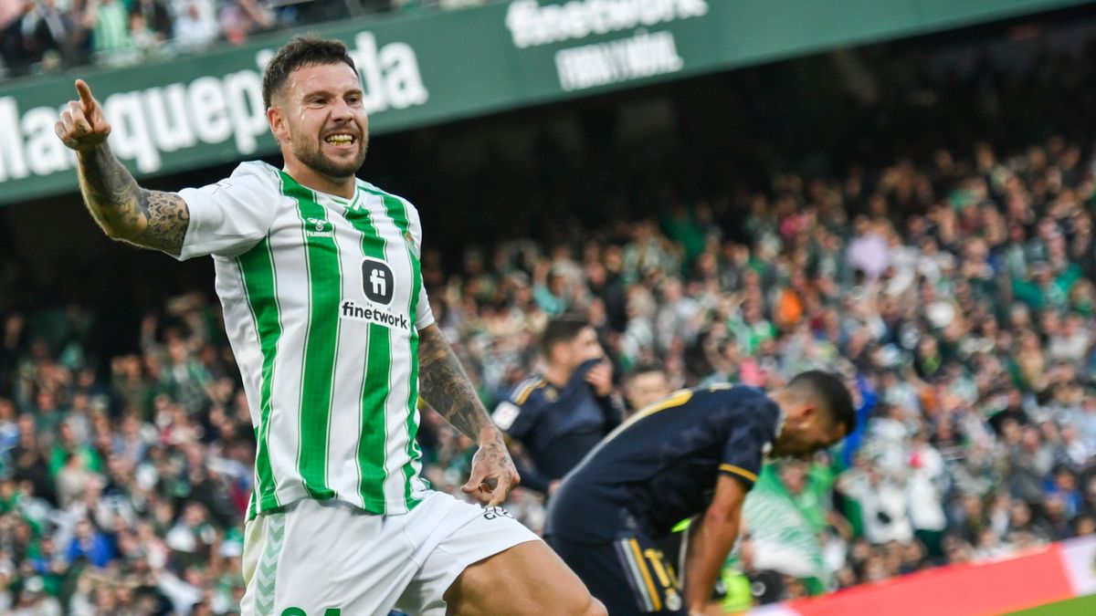 PAP/EPA / JULIO MUNOZ / Na zdjęciu: mecz Real Betis - Real Madryt
