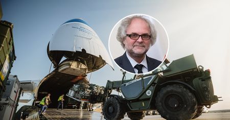 Polska ambasada ewakuowana. "Ustala się nawet, kto zabiera flagę"
